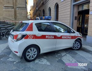 Fughe a piedi, presi a prestito e non restituiti, appostamenti: così la polizia municipale ha recuperato cinque veicoli rubati