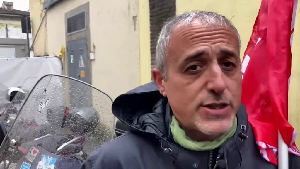 Protesta l'Alberti Dante: “Scuola al capolinea, cambia dirigenza o chiude” / VIDEO / FOTO