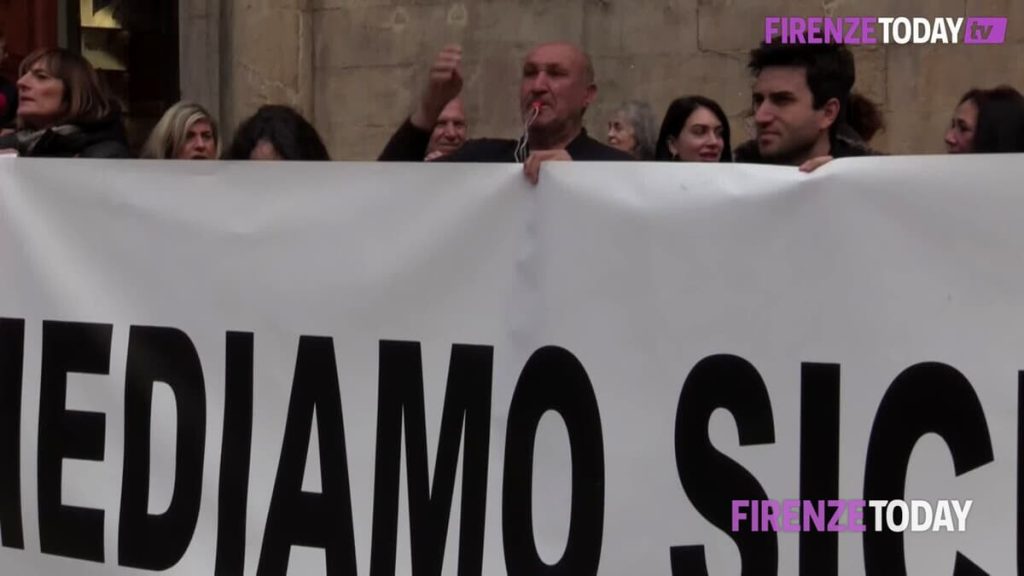 Nuovo presidio per la sicurezza in via Tornabuoni: "Il prefetto non ci ascolta, 800mila euro spesi malissimo in steward" / VIDEO