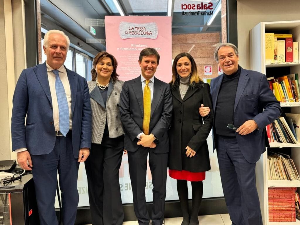 'Il ciclo è ancora un lusso': la Coop abbassa l'Iva sugli assorbenti femminili dopo l'aumento del governo sulla 'tampon tax'