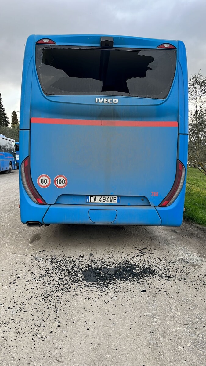 Autobus nuovamente vandalizzati e resi inservibili: "Sconcertati dall'accaduto" / FOTO