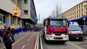 Allarme antincendio a scuola: bambini in strada