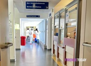 Incidente in ospedale: scivola dopo la donazione di sangue e muore sul colpo / FOTO