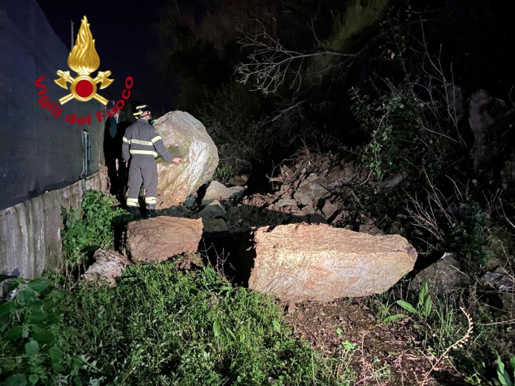Si stacca una frana a Tavarnuzze, evacuate due palazzine