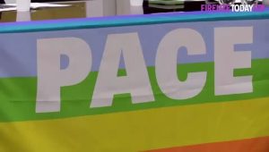 Flashmob di Donne insieme per la pace. Boldrini: “Follia dare per scontata la guerra”  VIDEO