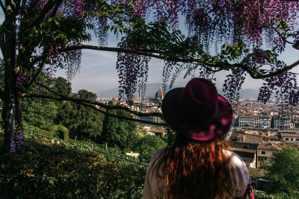 Tunnel del glicine e mostre di fotografia: a Villa Bardini arriva la nuova navetta elettrica gratuita per la visita del giardino