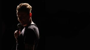 Angelo Pintus al Teatro Cartiere Carrara con “Una brutta persona”