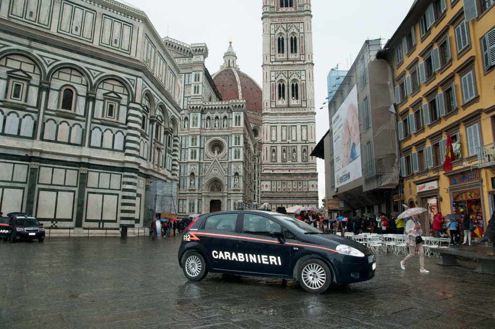 Centro: prova a rubare il portafogli a un carabiniere