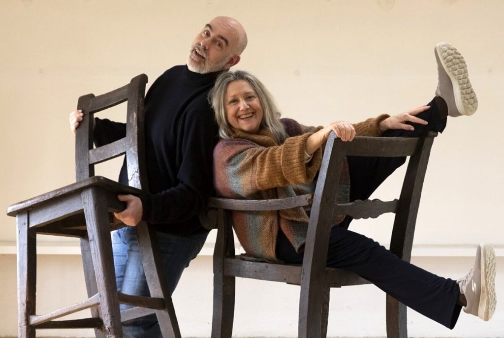 Carlina Torta e Aldo Gentileschi nello spettacolo tragicomico "Ospiti"