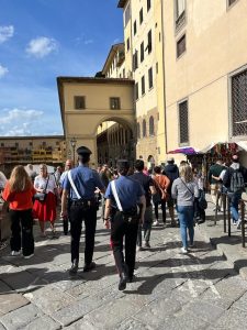 Borseggiano turista, ma vengono subito bloccate