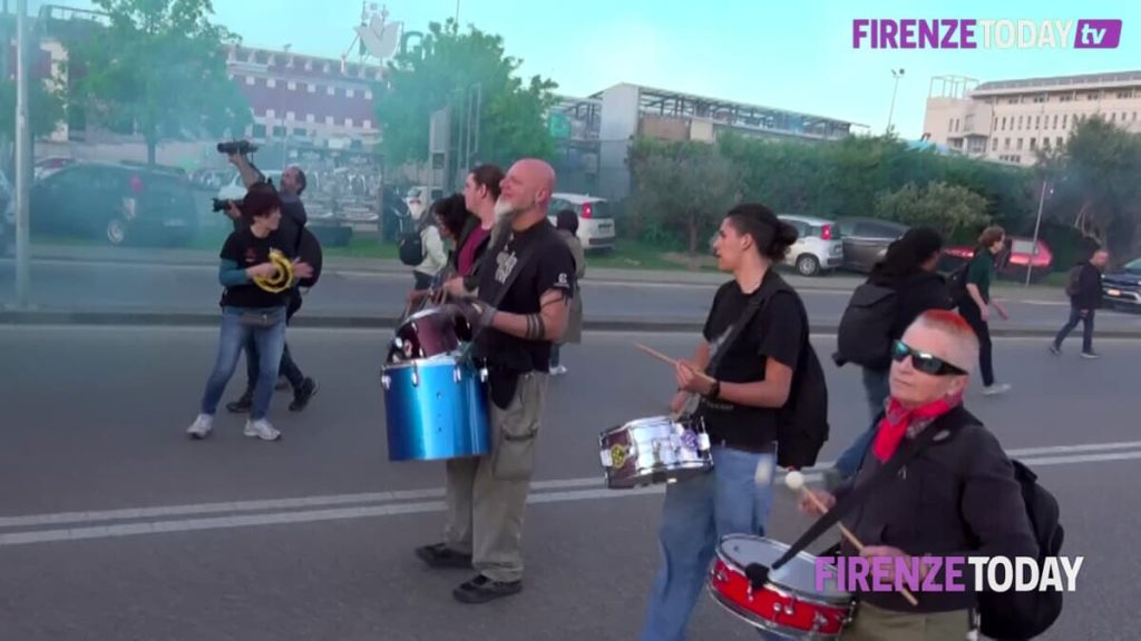 Successo della tre giorni alla Gkn, in tantissimi al corteo dei lavoratori / VIDEO