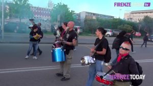 Successo della tre giorni alla Gkn, in tantissimi al corteo dei lavoratori / VIDEO