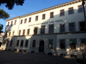 Minacce alla preside del Da Vinci: “In questo paese si attacca chi è antifascista”
