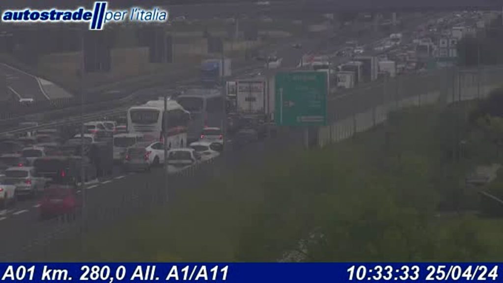 Autostrada A1: lunghe code per mezzo in avaria