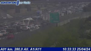 Autostrada A1: lunghe code per mezzo in avaria 
