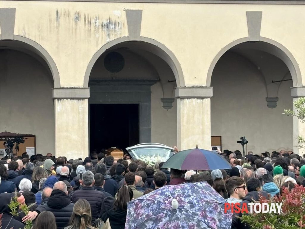 "Sei bello come il sole", l'abbraccio della comunità e del mondo del calcio a Mattia / VIDEO
