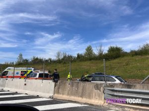 Incidente in autostrada: chiusa una corsia, rischio traffico / FOTO