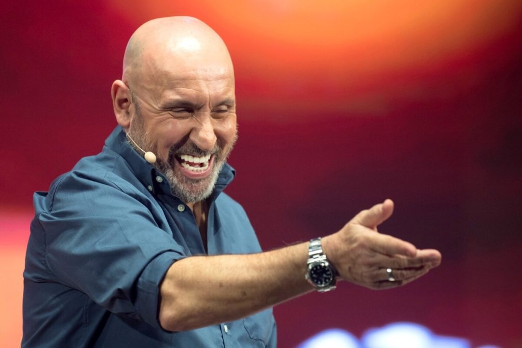 Maurizio Battista al Teatro Cartiere Carrara con “Ai miei tempi non era così”