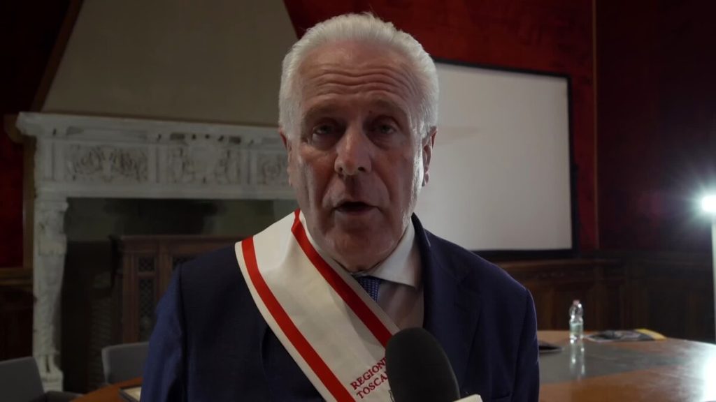 Pegaso d'Oro a Roberto Vecchioni, il professore della canzone italiana VIDEO