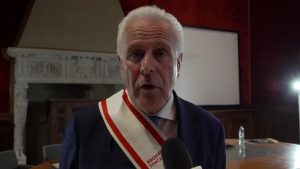 Pegaso d'Oro a Roberto Vecchioni, il professore della canzone italiana  VIDEO