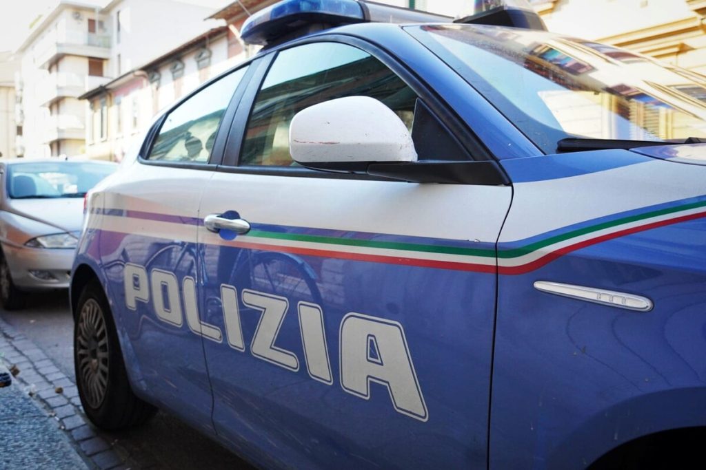 Spaccata all'alba in un ristorante, due arresti