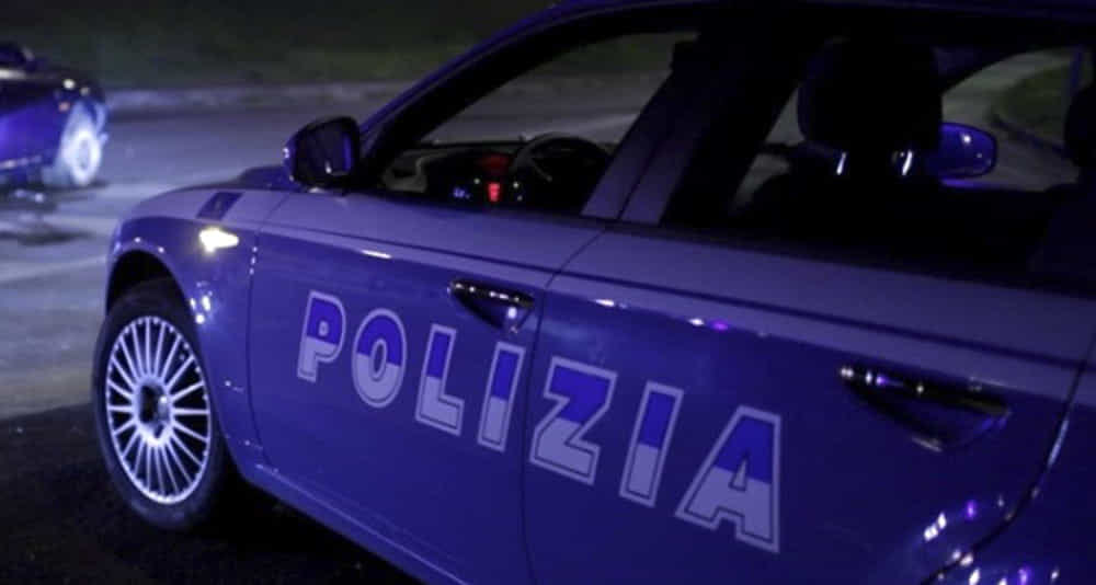 Turista scippata della collana d’oro