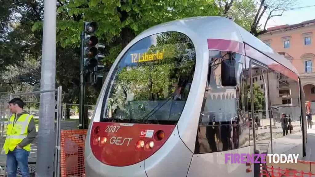 Tramvia, primo viaggio di prova sulla nuova linea. Nardella e Funaro: "Non si torna indietro" / FOTO - VIDEO