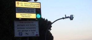 Niente Ztl per i genitori non residenti che accompagnano i figli alle medie