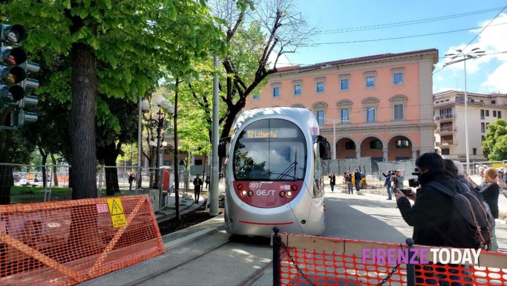 Tramvia, lavori notturni in piazza della Libertà con chiusura dell’attraversamento da via Ponte Rosso