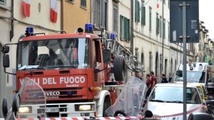 Prende fuoco canna fumaria, paura in centro storico