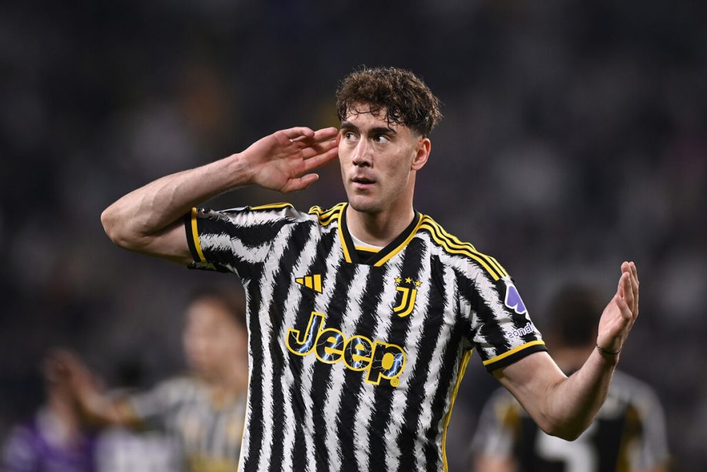 Fiorentina, il messaggio di Vlahovic sui social: "Ti odiano perché..." / FOTO