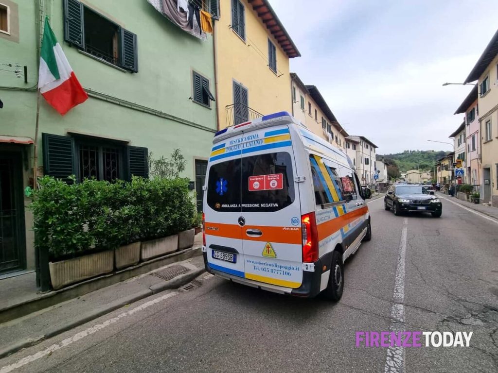 Si presenta ubriaco a casa dei genitori e aggredisce il padre
