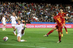 Finale Coppa Italia Femminile, rigori fatali per la Fiorentina: la Roma alza il trofeo