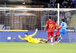 Empoli-Roma 2-1, gol e highlights: Niang al 92' manda in paradiso gli azzurri, la salvezza è realtà