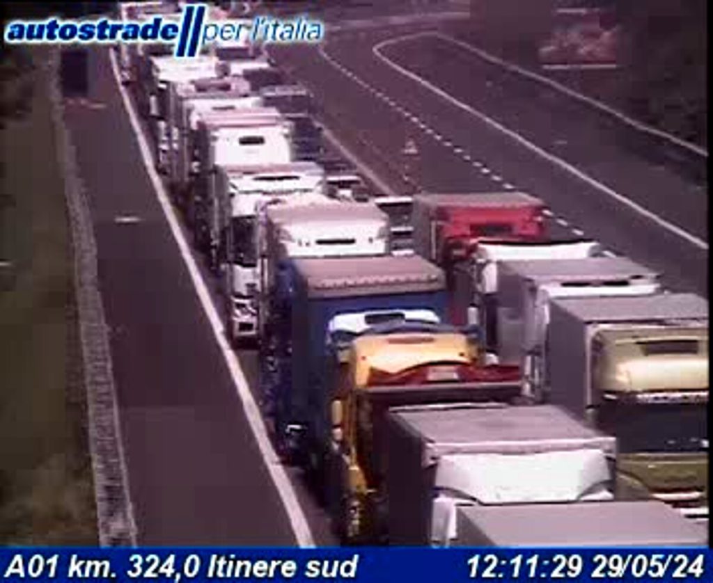 Caos in A1: due morti in un incidente sull'autostrada  FOTO
