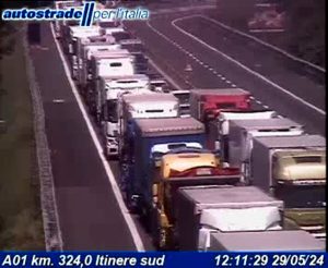 Caos in A1: due morti in un incidente sull'autostrada  FOTO