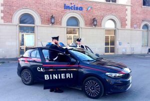 Dopo la separazione e la denuncia per maltrattamenti, inizia a perseguitare l’ex moglie 