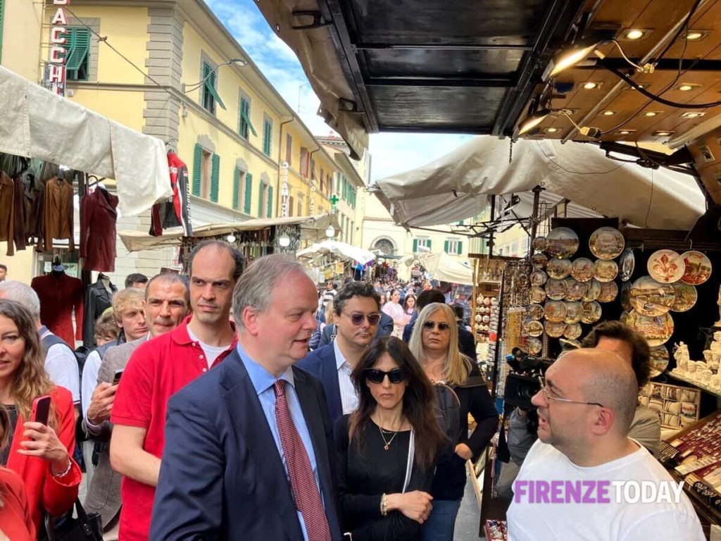 Schmidt: “Troppi minimarket, ma niente bagni pubblici. Così diventa una giungla”