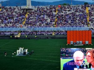 Finale Conference League, il Franchi si scalda con i Bnkr44 / VIDEO