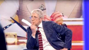 Troupe Mediaset denuncia aggresione a Firenze: "Giravano un servizio sulle case occupate"