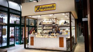 A Firenze una caffetteria di alta qualità apre tra i chioschi dello storico mercato di San Lorenzo