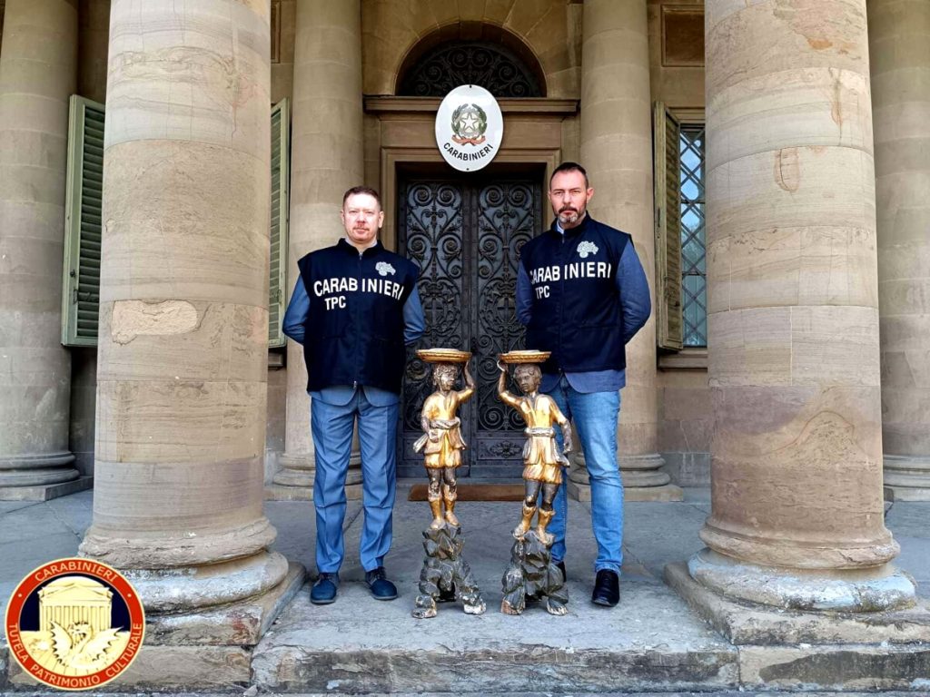 Carmignano, restituita alla Chiesa di S.Michele una coppia di moretti rubata 45 anni fa