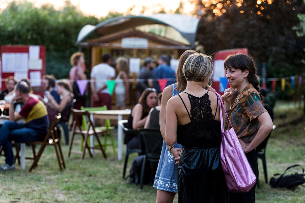 Spettacoli teatrali all'aperto, bistrot e pizzeria: per l'estate 2024 torna lo spazio estivo di Instabile