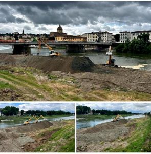 Lungarno Amerigo Vespucci: lavori per portar via quintali di sabbia dall'Arno