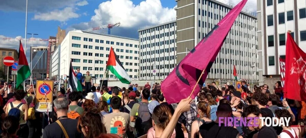 Ex Gkn, continua l'occupazione davanti alla Regione