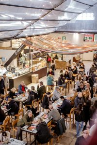 Arte, musica e bontà: celebriamo i 10 anni di Mercato Centrale Firenze con Roy Paci & Aretuska