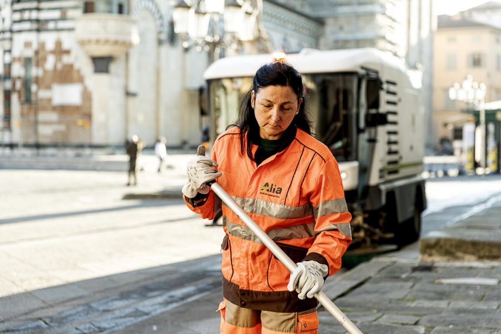 Raccolta rifiuti e pulizia strade: i fiorentini promuovono Alia VIDEO