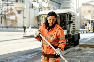 Raccolta rifiuti e pulizia strade: i fiorentini promuovono Alia  VIDEO