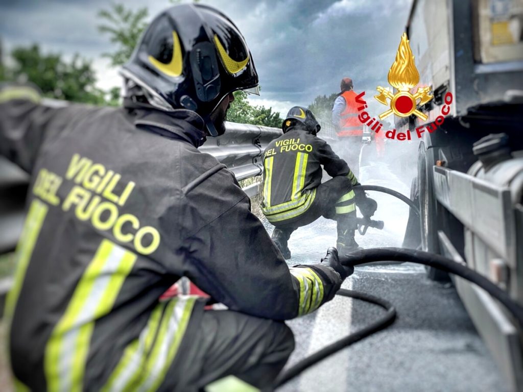 Prende fuoco una gomma, paura in FiPiLi