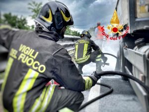 Prende fuoco una gomma, paura in FiPiLi